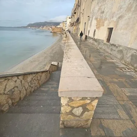Lato Nord Il Rosso Vicino Al Mare *