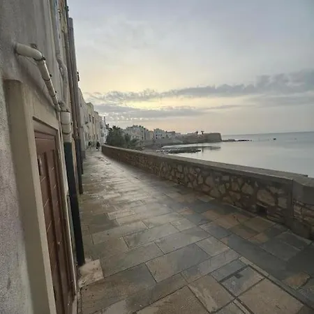 Lato Nord Il Rosso Vicino Al Mare * Trapani